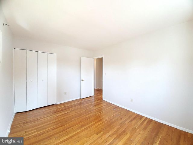 702 W EDMONSTON DR, Rockville, MD 20852