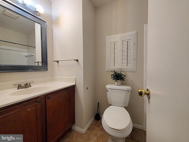 702 W EDMONSTON DR, Rockville, MD 20852