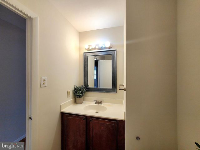 702 W EDMONSTON DR, Rockville, MD 20852