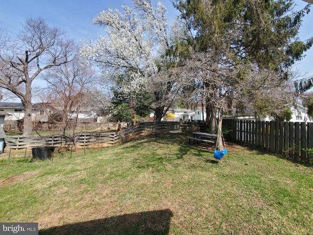 702 W EDMONSTON DR, Rockville, MD 20852