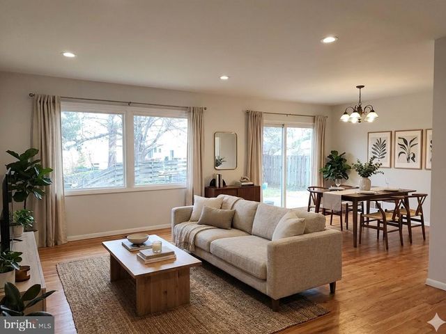 702 W EDMONSTON DR, Rockville, MD 20852