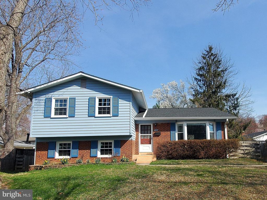 702 W EDMONSTON DR, Rockville, MD 20852