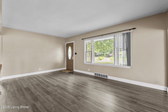 3500 Tyrone Dr, Louisville, KY 40218