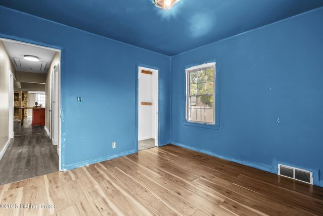 3500 Tyrone Dr, Louisville, KY 40218