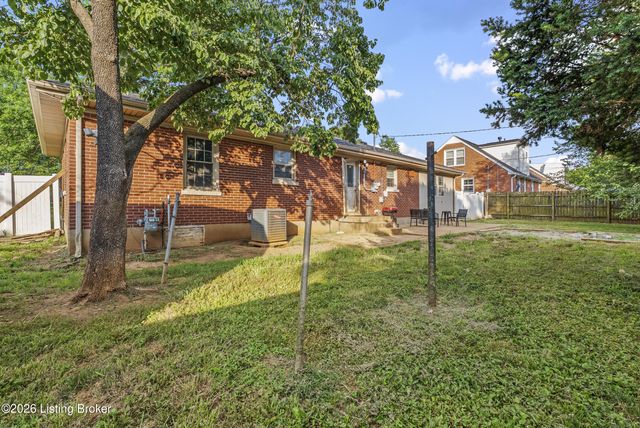 3500 Tyrone Dr, Louisville, KY 40218