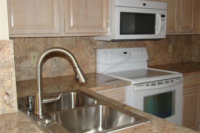 2784 Oakleigh Ln 0, Davie, FL 33328