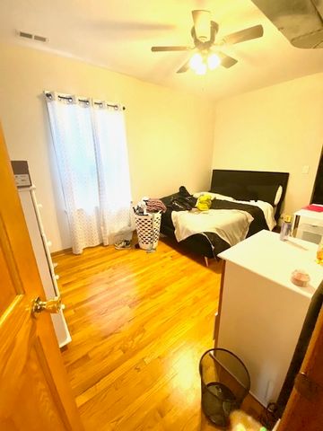 5225 W Deming Place 2, Chicago, IL 60639