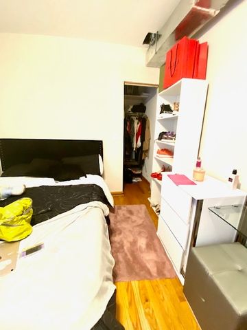 5225 W Deming Place 2, Chicago, IL 60639