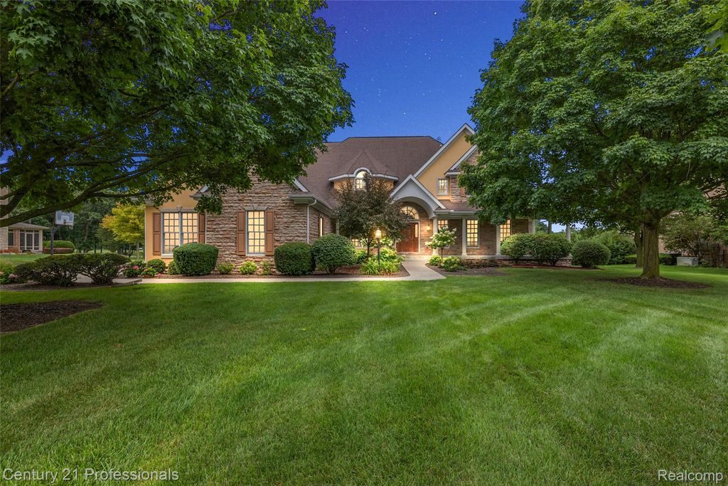 9310 Fairway Trail, Grand Blanc, MI 48439