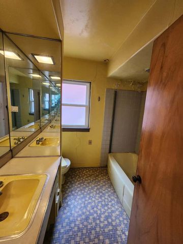 6723 S Euclid Avenue, Chicago, IL 60649