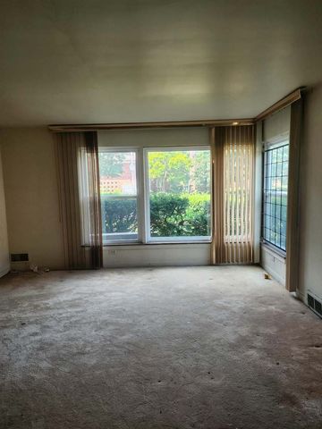 6723 S Euclid Avenue, Chicago, IL 60649