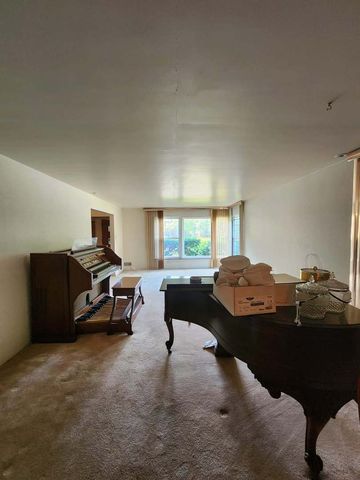 6723 S Euclid Avenue, Chicago, IL 60649