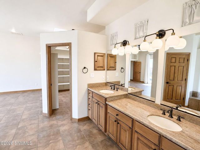 8925 Bougainvillea Court, Las Cruces, NM 88011