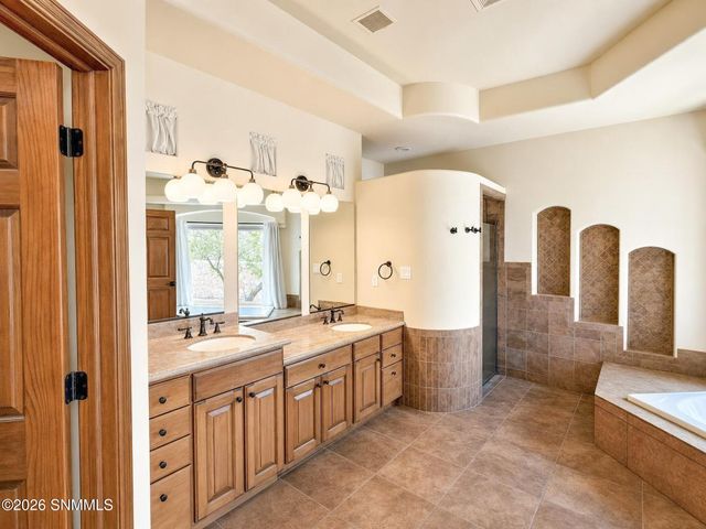 8925 Bougainvillea Court, Las Cruces, NM 88011