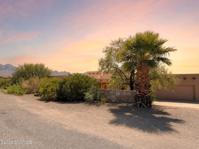 8925 Bougainvillea Court, Las Cruces, NM 88011