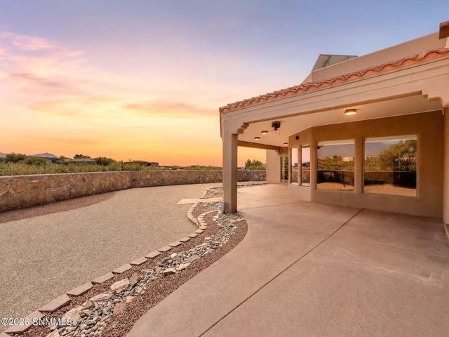 8925 Bougainvillea Court, Las Cruces, NM 88011