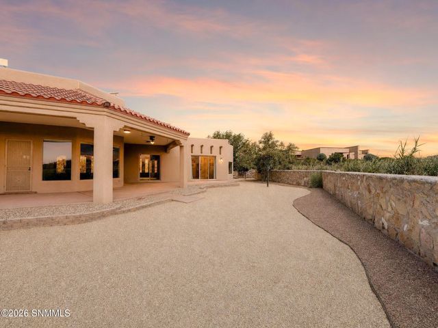 8925 Bougainvillea Court, Las Cruces, NM 88011