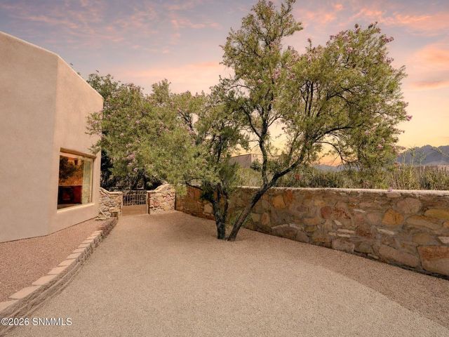 8925 Bougainvillea Court, Las Cruces, NM 88011