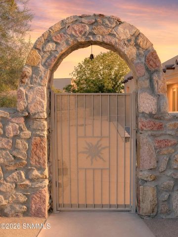8925 Bougainvillea Court, Las Cruces, NM 88011
