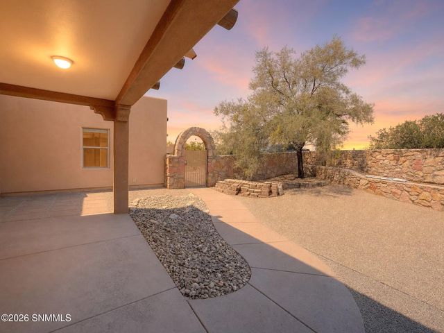 8925 Bougainvillea Court, Las Cruces, NM 88011