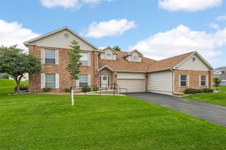 4761 Westchester Drive NE A, Cedar Rapids, IA 52402