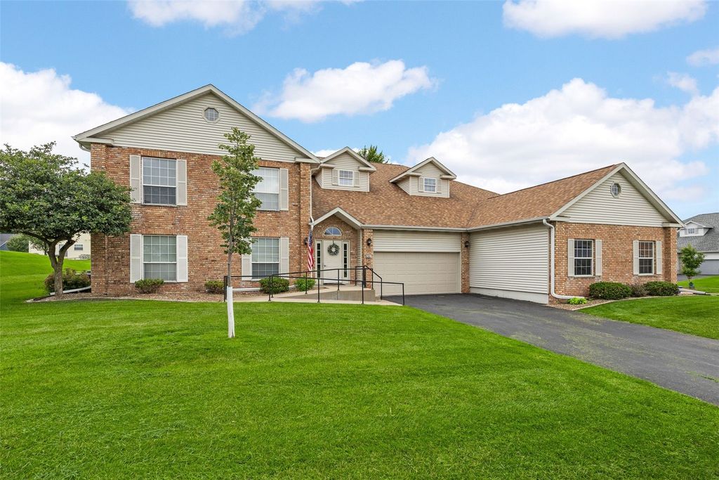 4761 Westchester Drive NE A, Cedar Rapids, IA 52402