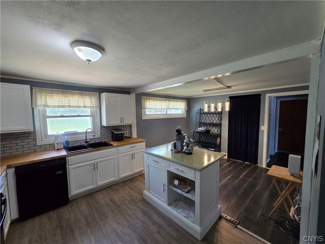 211 Mohawk Drive, Salina, NY 13211