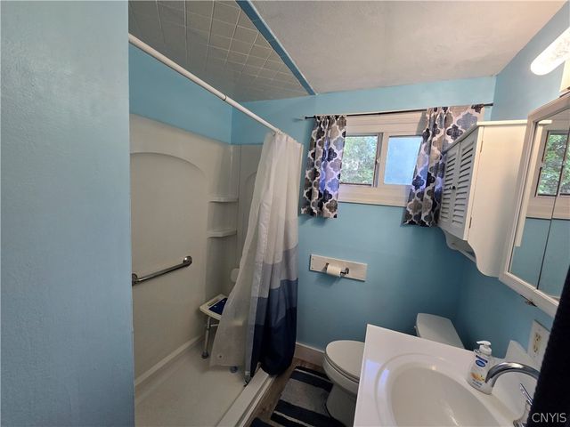 211 Mohawk Drive, Salina, NY 13211