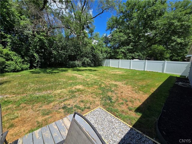 211 Mohawk Drive, Salina, NY 13211