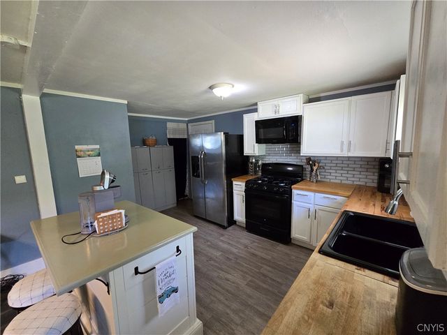 211 Mohawk Drive, Salina, NY 13211