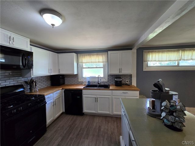 211 Mohawk Drive, Salina, NY 13211