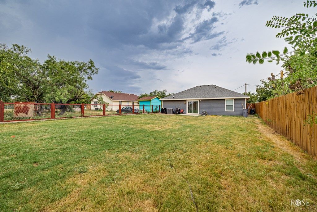 Image 14 of property listing at 626 Parsons St, San Angelo, TX 76903