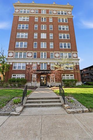 5330 Pershing Avenue 807, St Louis, MO 63112