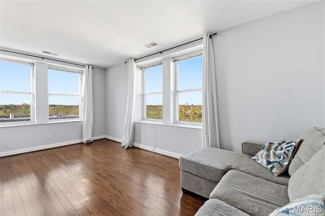 5330 Pershing Avenue 807, St Louis, MO 63112