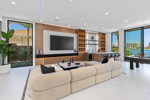 19696 Harbor Road N, Jupiter, FL 33469