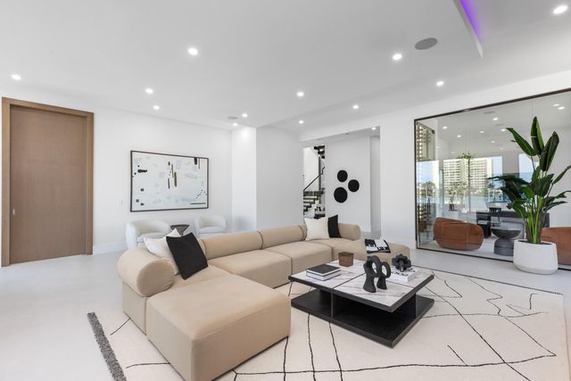 19696 Harbor Road N, Jupiter, FL 33469