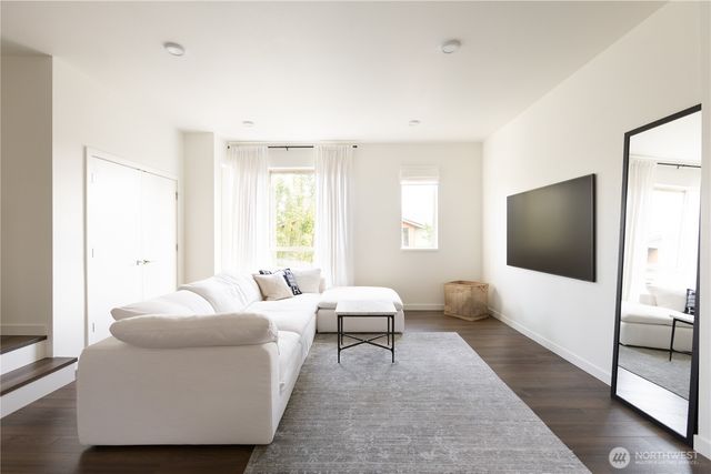 32731 Madrona Avenue SE, Black Diamond, WA 98010