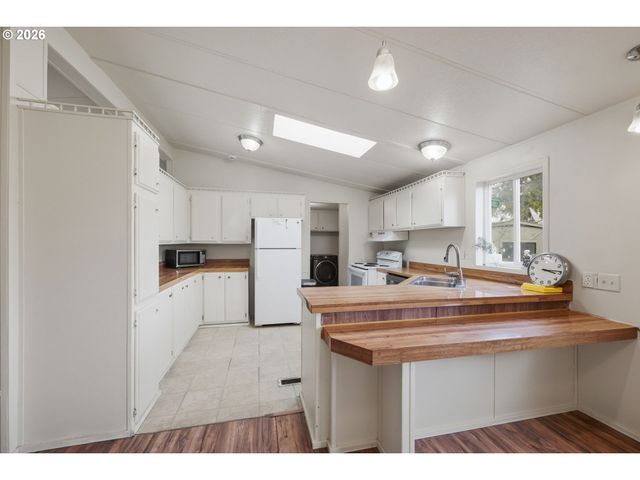 34167 EL ROBLE Ave, Eugene, OR 97405