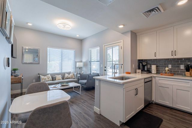 475 N 9TH Street 106, Phoenix, AZ 85006