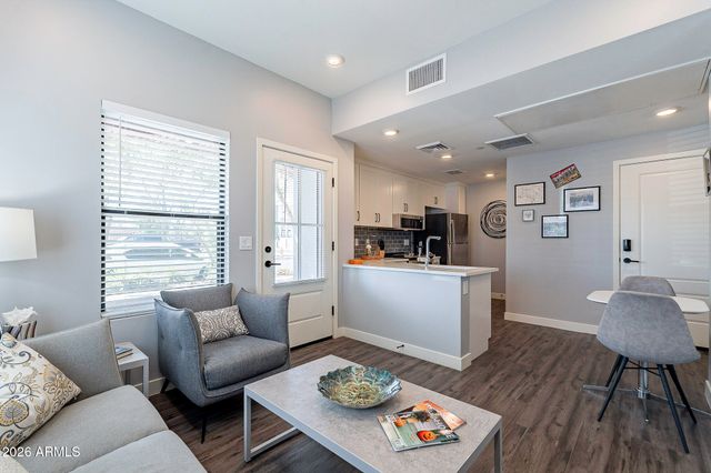 475 N 9TH Street 106, Phoenix, AZ 85006