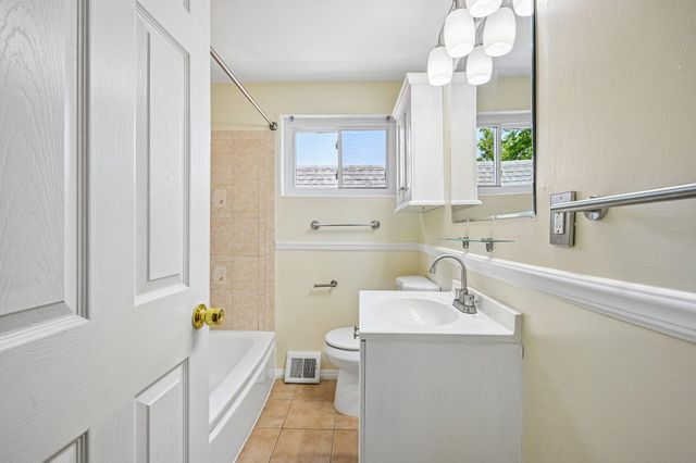 102 LINCOLN AVE, Collingdale, PA 19023