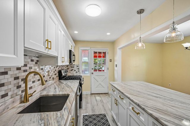 102 LINCOLN AVE, Collingdale, PA 19023