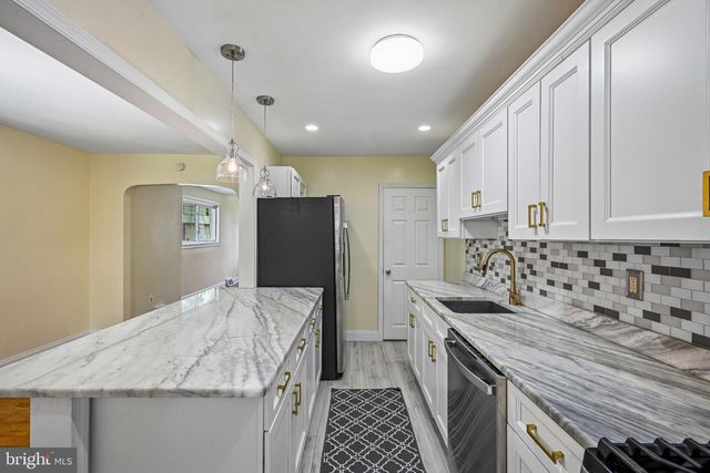 102 LINCOLN AVE, Collingdale, PA 19023