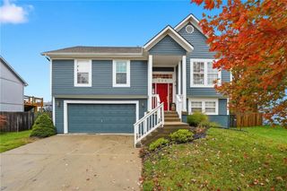 964 E Cottage Creek Drive, Gardner, KS 66030