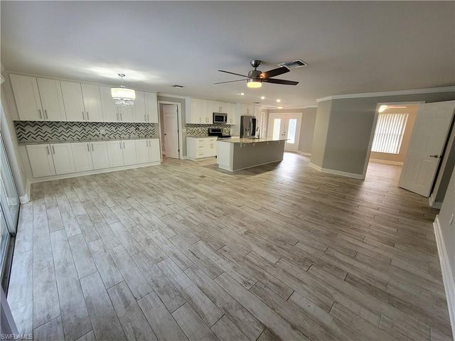 117 Big Springs DR, Naples, FL 34113
