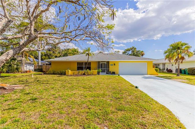 117 Big Springs DR, Naples, FL 34113