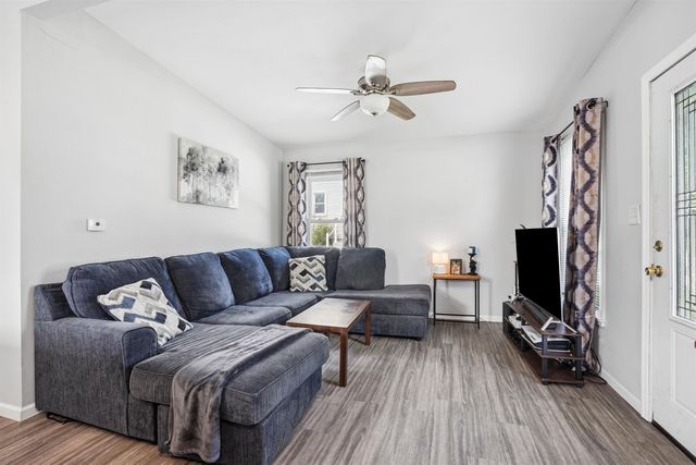1816 Locke Avenue, Waterloo, IA 50702