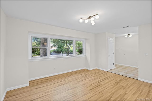 14 Camelot Lane, East Setauket, NY 11733