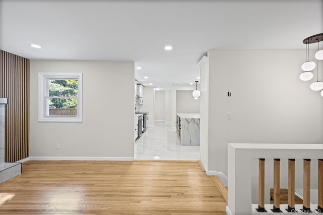 14 Camelot Lane, East Setauket, NY 11733