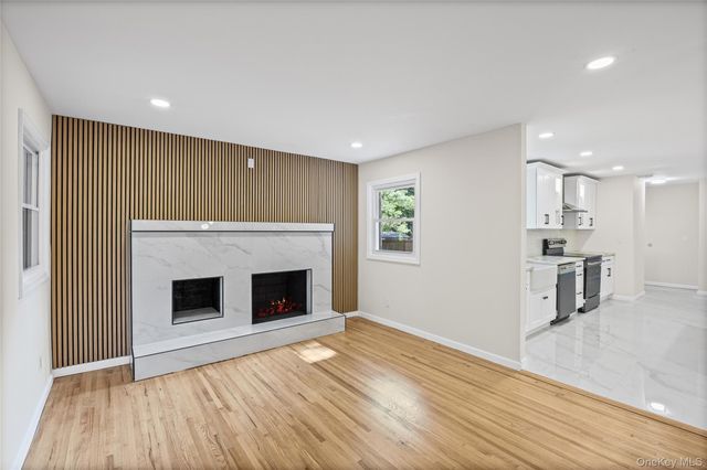 14 Camelot Lane, East Setauket, NY 11733